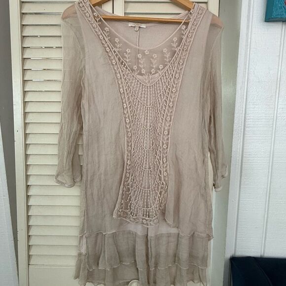 Elegant Beige Lace Mini Dress - Picture 1 of 8
